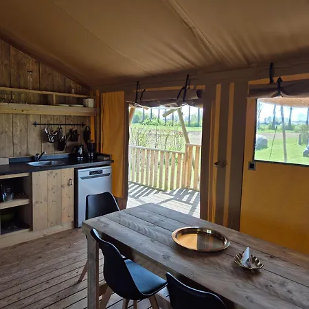 Campsite De Hazelaarshof- Luxe Xl-glampingtent Kekerdom